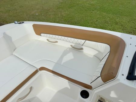 Bayliner DX2200 image