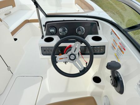 Bayliner DX2200 image