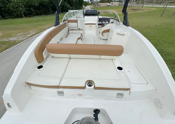 Bayliner DX2200 image