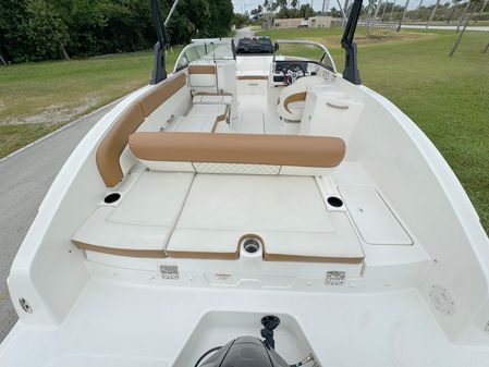 Bayliner DX2200 image