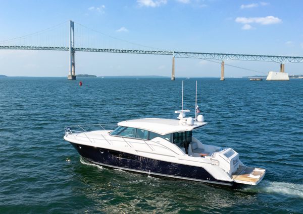 Tiara Yachts 44 Coupe image