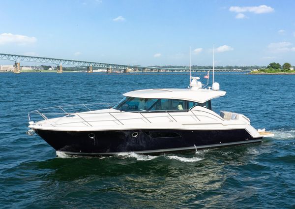 Tiara Yachts 44 Coupe image