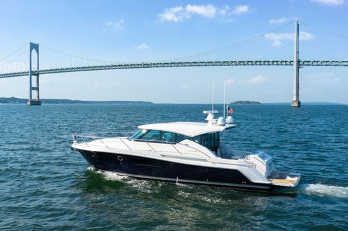 Tiara Yachts 44 Coupe image