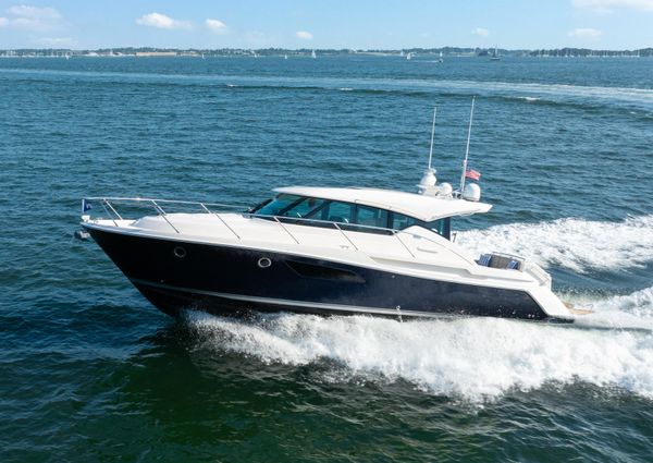 Tiara Yachts 44 Coupe image