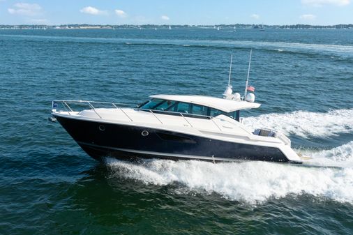 Tiara Yachts 44 Coupe image