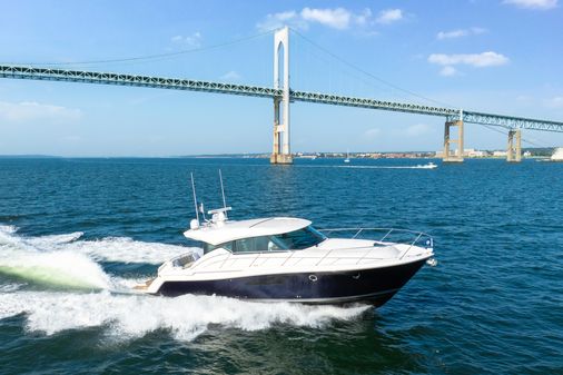 Tiara Yachts 44 Coupe image