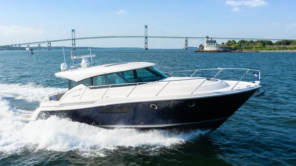 Tiara Yachts 44 Coupe 