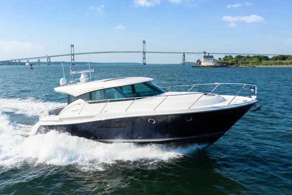 Tiara Yachts 44 Coupe - main image