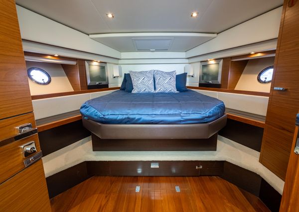 Tiara Yachts 44 Coupe image