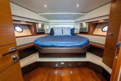 Tiara Yachts 44 Coupe image