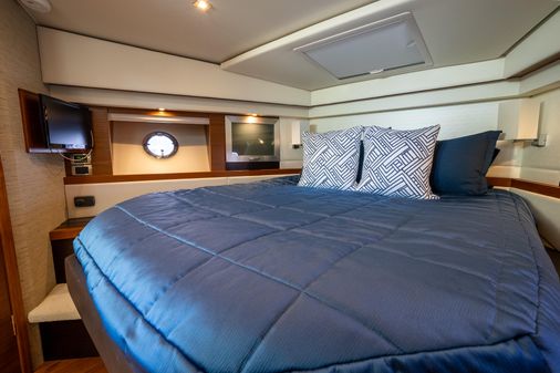 Tiara Yachts 44 Coupe image