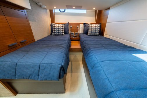 Tiara Yachts 44 Coupe image