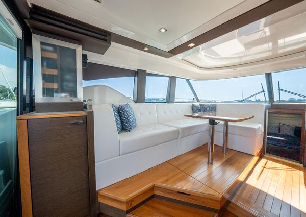 Tiara Yachts 44 Coupe image