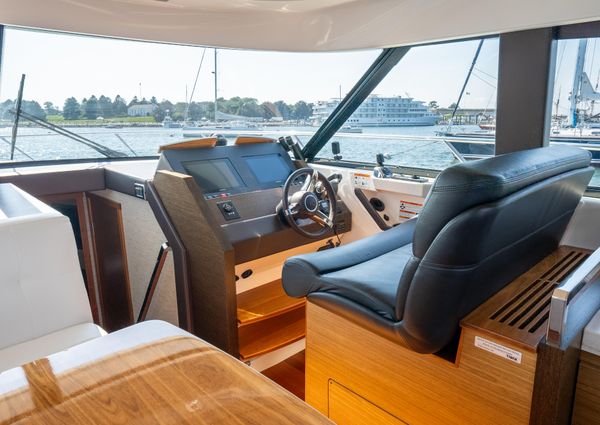 Tiara Yachts 44 Coupe image