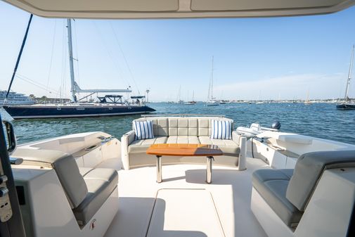 Tiara Yachts 44 Coupe image