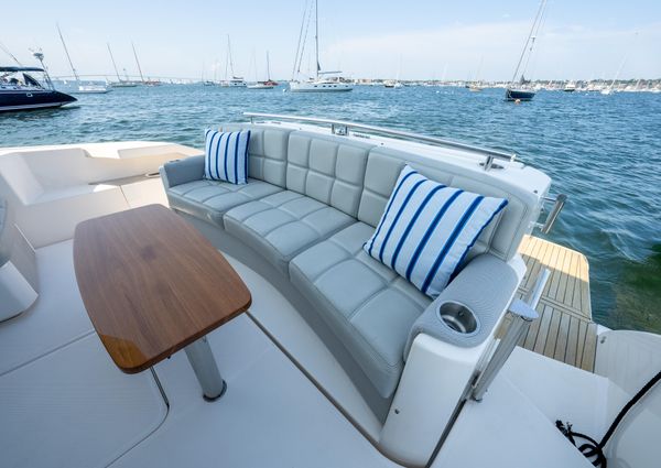 Tiara Yachts 44 Coupe image