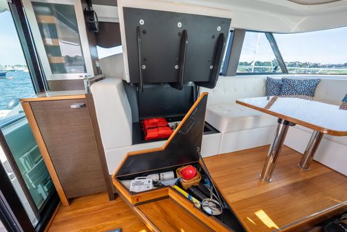 Tiara Yachts 44 Coupe image