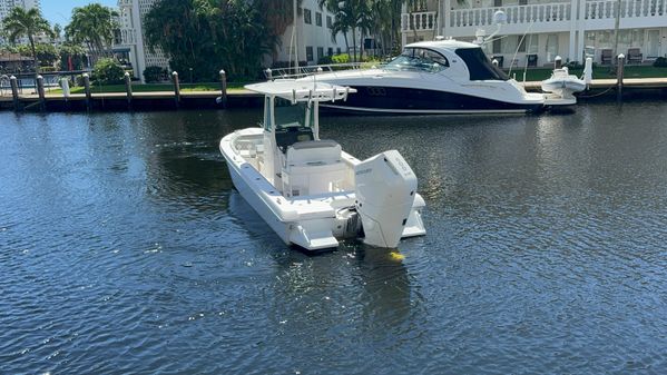 Everglades 253 Center Console image