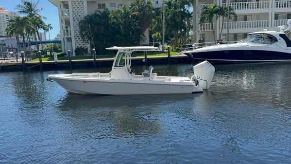 Everglades 253 Center Console image