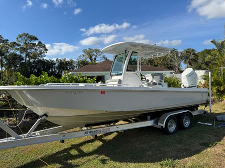 Everglades 253 Center Console image