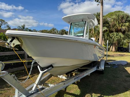 Everglades 253 Center Console image