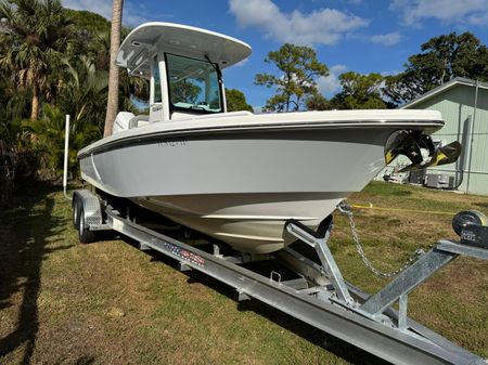 Everglades 253 Center Console image