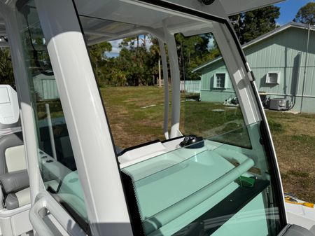 Everglades 253 Center Console image