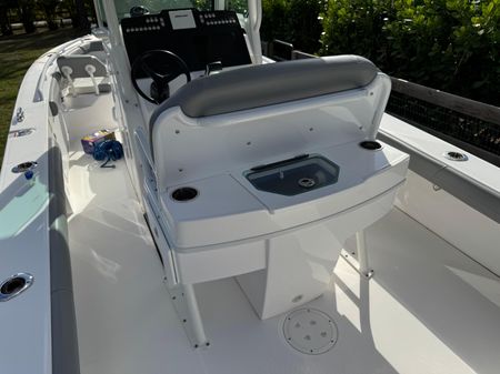 Everglades 253 Center Console image