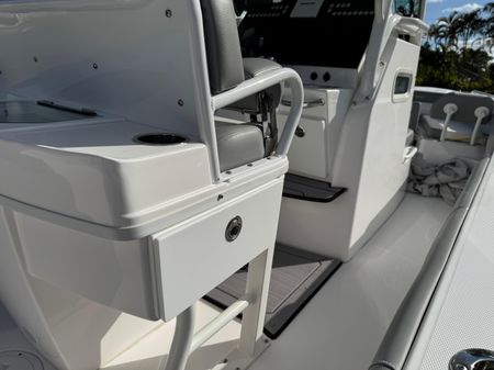 Everglades 253 Center Console image