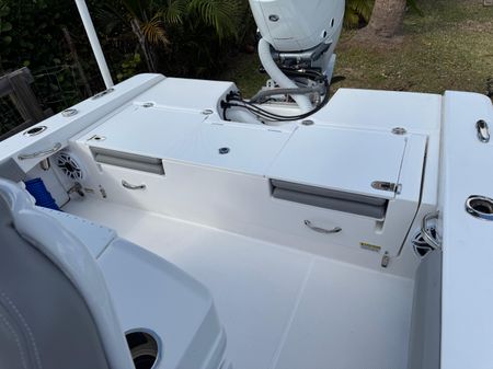 Everglades 253 Center Console image