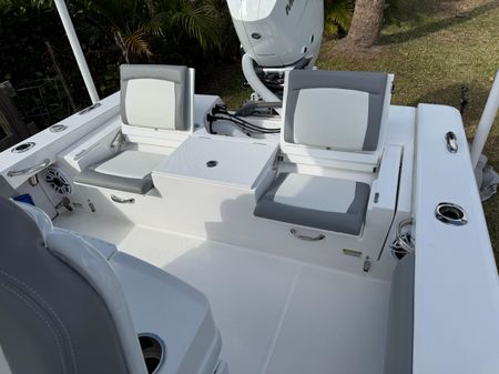 Everglades 253 Center Console image