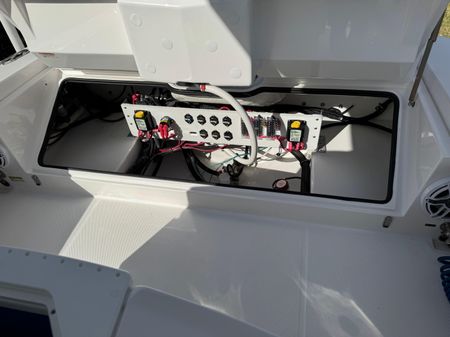 Everglades 253 Center Console image