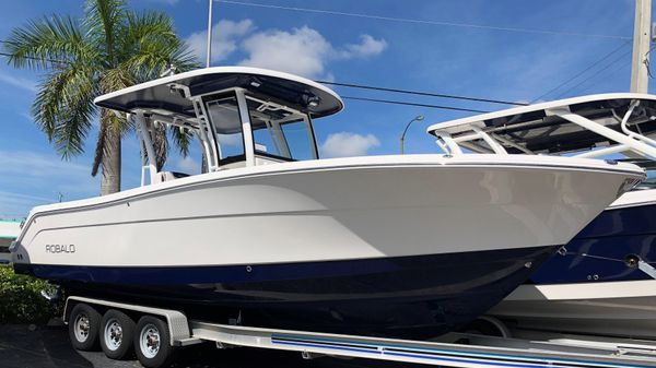 Robalo 302 Center Console
