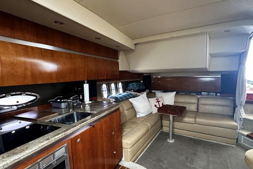 Cruisers Yachts 420 Express image