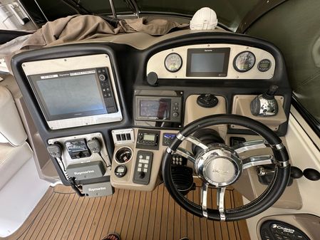 Cruisers Yachts 420 Express image