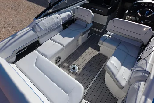 Formula 270 Bowrider image