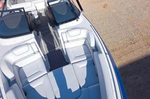 Formula 270 Bowrider image