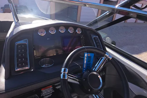 Formula 270 Bowrider image