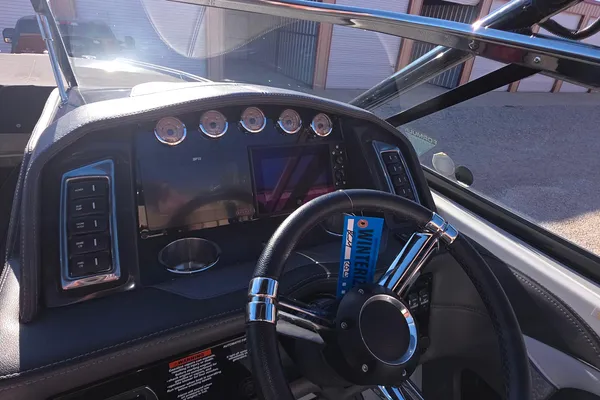 Formula 270 Bowrider image