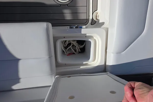 Formula 270 Bowrider image