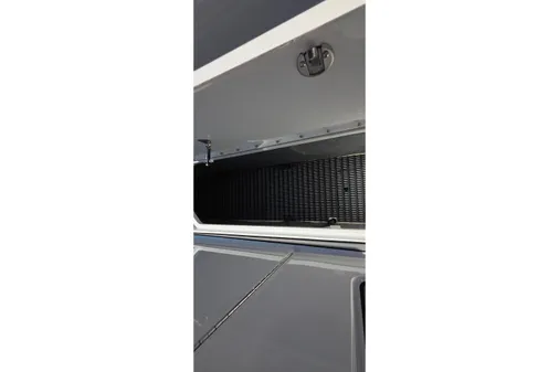 Formula 270 Bowrider image