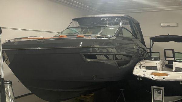 Cruisers Yachts 34 GLS OB