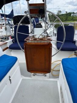 Hunter 34 image