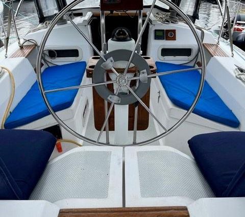 Hunter 34 image