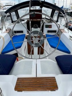 Hunter 34 image