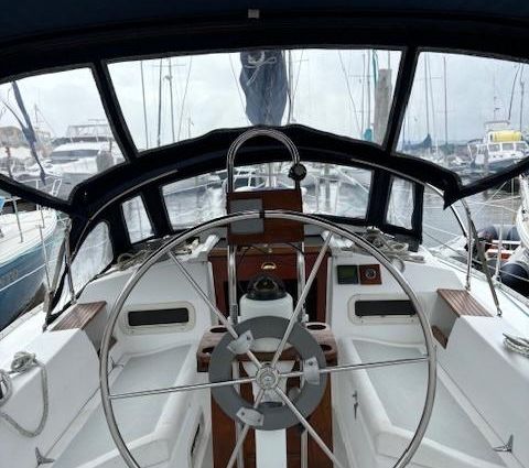 Hunter 34 image