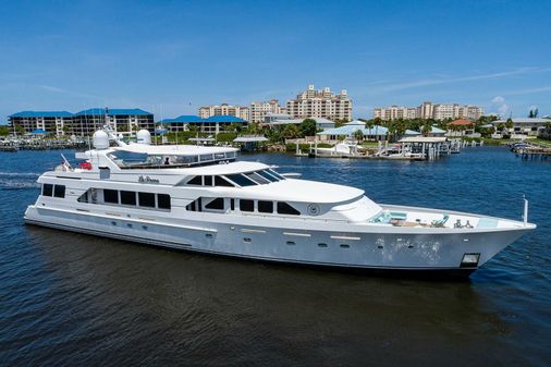 Christensen 141 Raised Pilothouse image