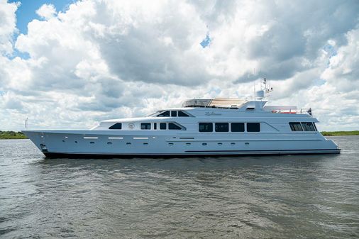 Christensen 141 Raised Pilothouse image