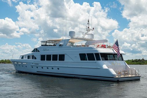 Christensen 141 Raised Pilothouse image