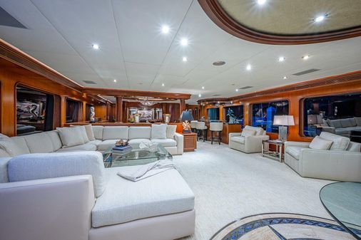 Christensen 141 Raised Pilothouse image